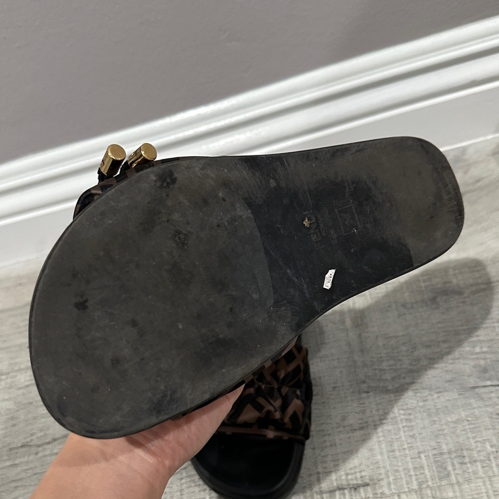 Fendi Women's Black and Brown Patterned Slide Sandals - Picture 12 of 15